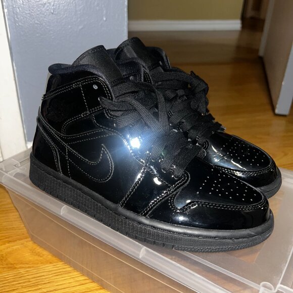 Women’s Air Jordan 1 Patent SE Triple Black - Size 6 - Picture 5 of 8